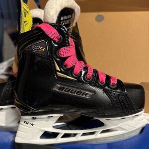 Bauer Youth Supreme 2S size youth 10 Hockey Skates – Near New Condition
